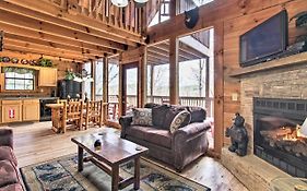 Sevierville Sanctuary Hot Tub, Pool Table And Deck!